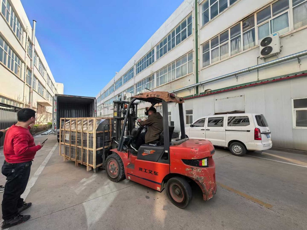 Two medium-sized roasting machines are delivered around the corner