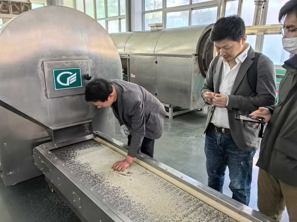Guangdong customers to factory test machine roasting broken rice