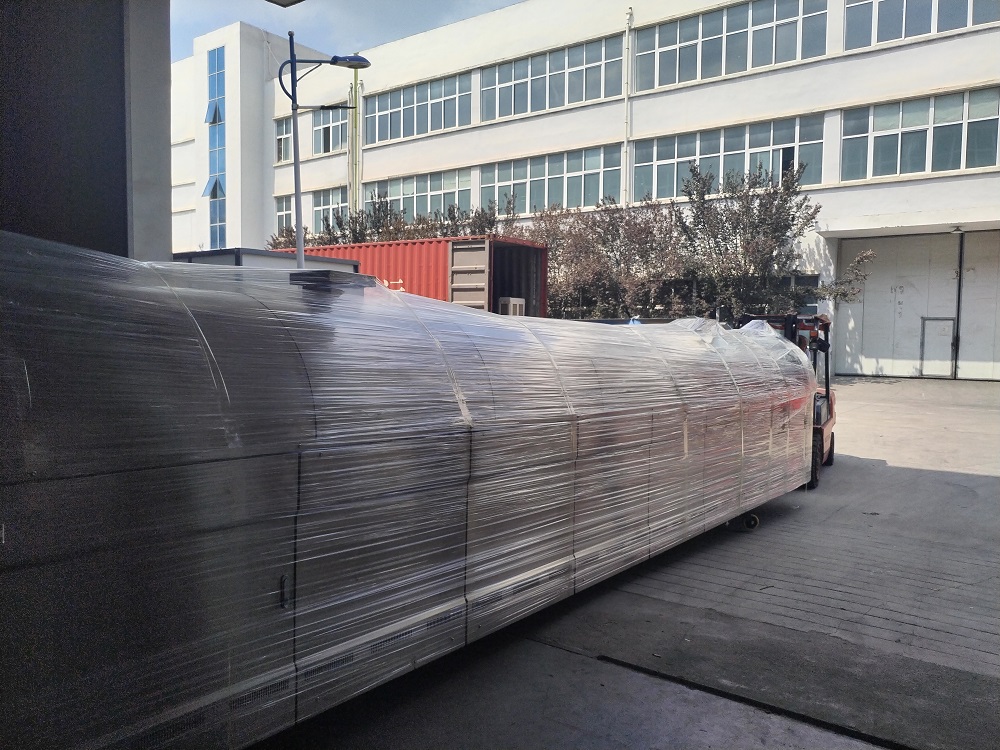 The complete assembly line food roasting machine has been delivered.