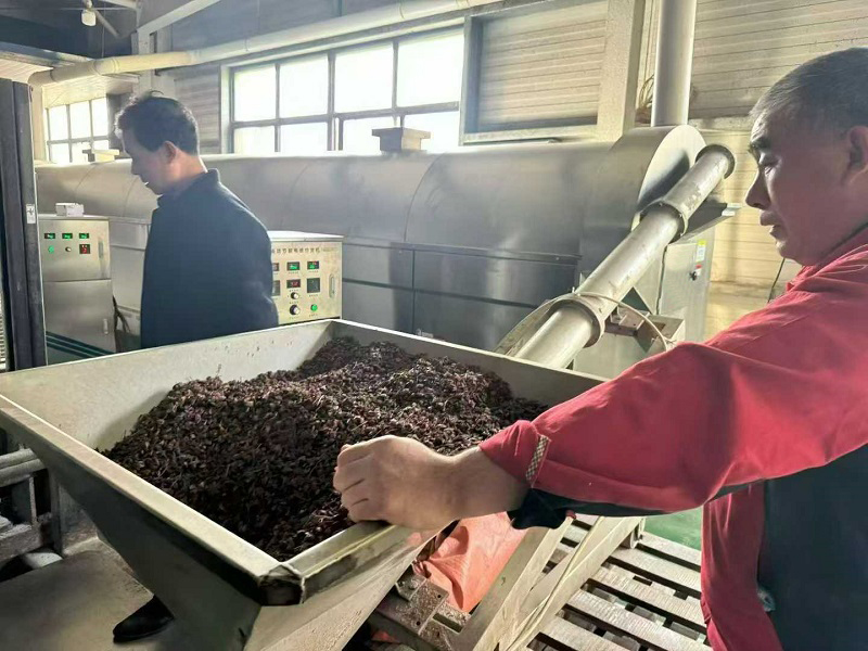 The staff went to the site to debug the equipment.