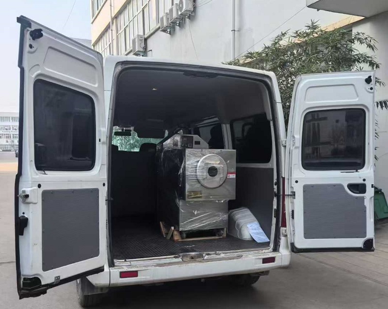 The customer picked up the electromagnetic roasting machine.