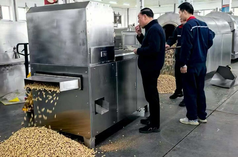 Purchase of mobile phone by customers in Pingdingshan